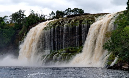 Видео. Водопад Сапо. Национальный парк Канайма. Венесуэла.