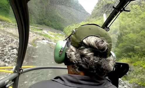 Video. Reunion. Extreme helicopter flight.