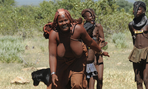 Видео. Зажигательный танец женщин племени Химба. Намибия.