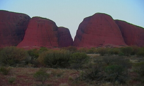 Video. Uluru - Ayers Rock. Kata Tjuta - The Olgas. Kings Canyon Carpark. Australia.
