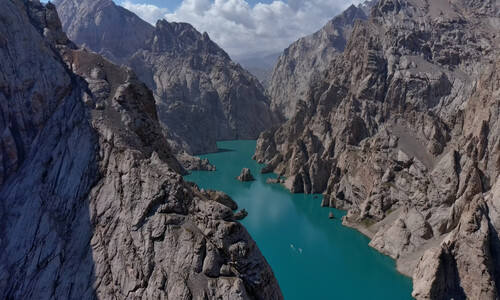 Video. Lake Kel-Suu: An Epic Mountain Lake in Kyrgyzstan.